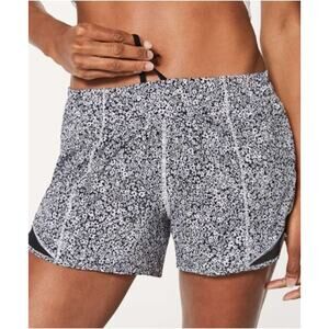 Lululemon Hotty Hot Short II Size 10 4" Long Inseam Ditsy Daisy White/Black